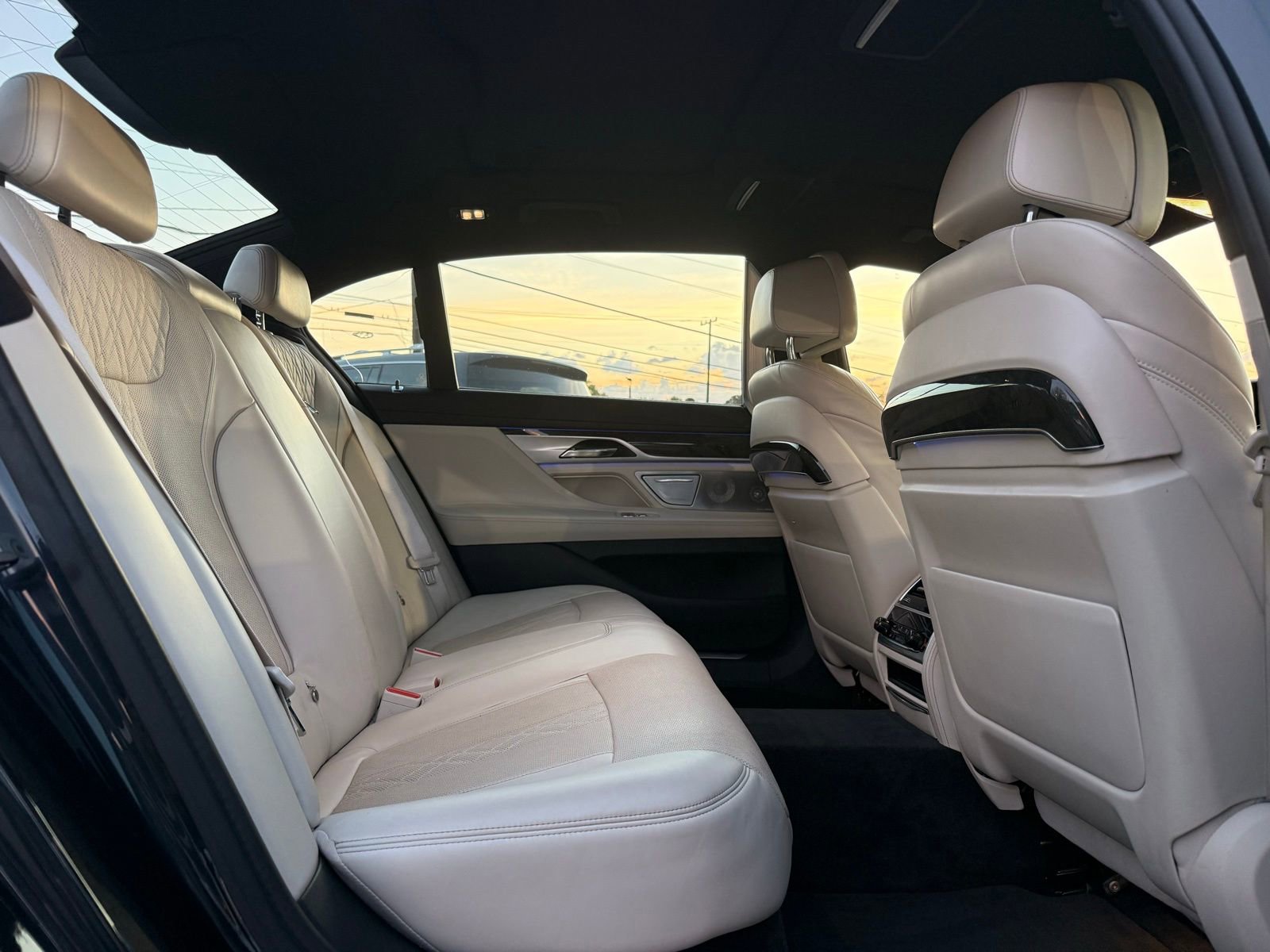 Used 2016 BMW 750i xDrive image 34