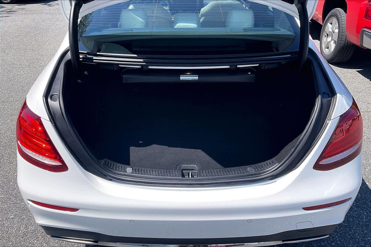 Used 2018 Mercedes-Benz E 300 4MATIC image 33