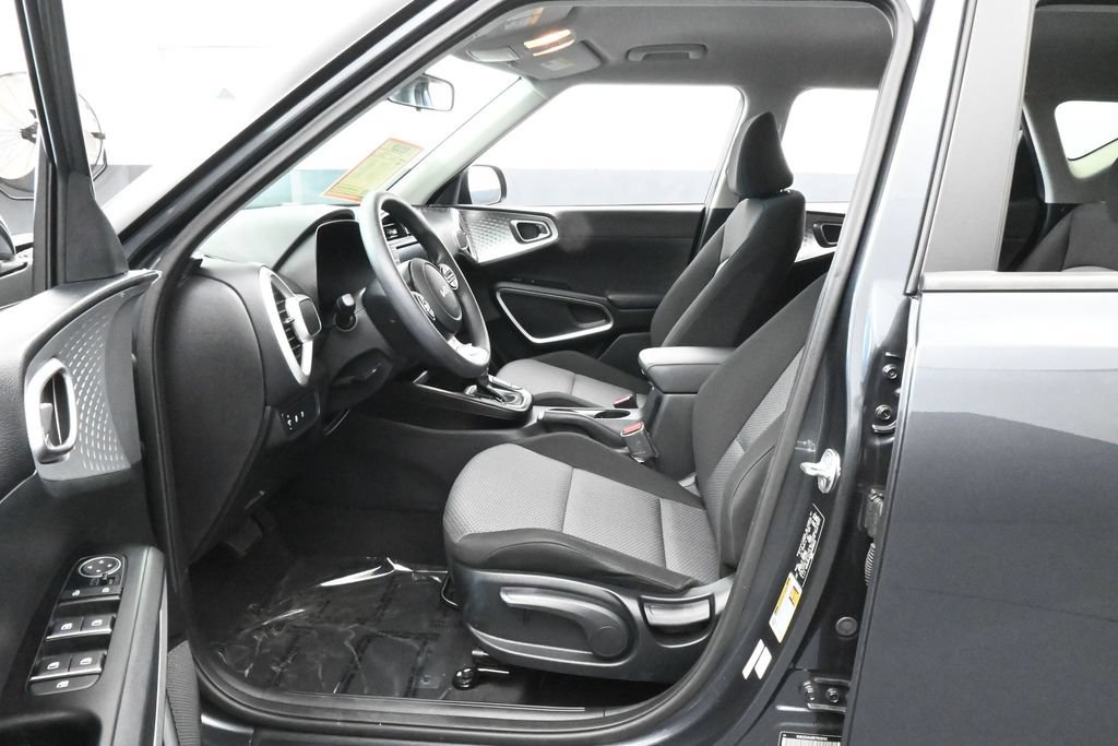 Used 2024 Kia Soul LX w/ Option Group 015 FWD image 10