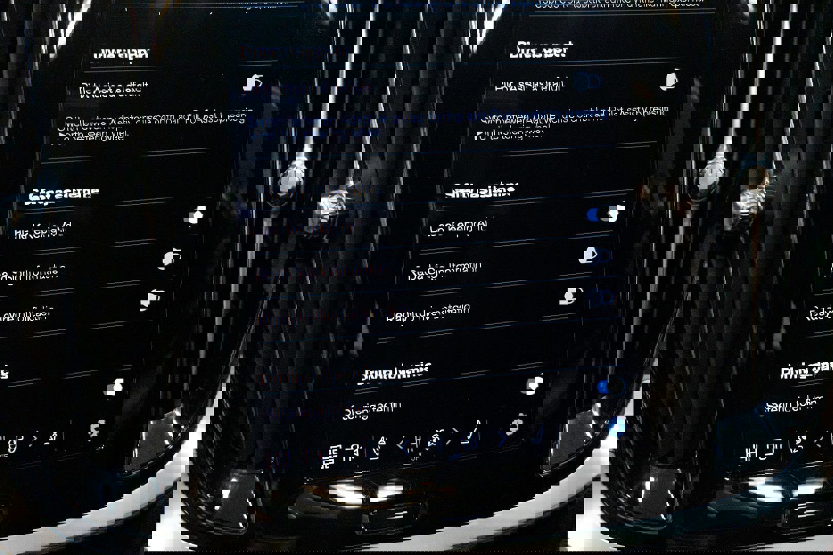 Used 2023 Volvo V60 B5 Cross Country Ultimate w/ Climate Package image 49