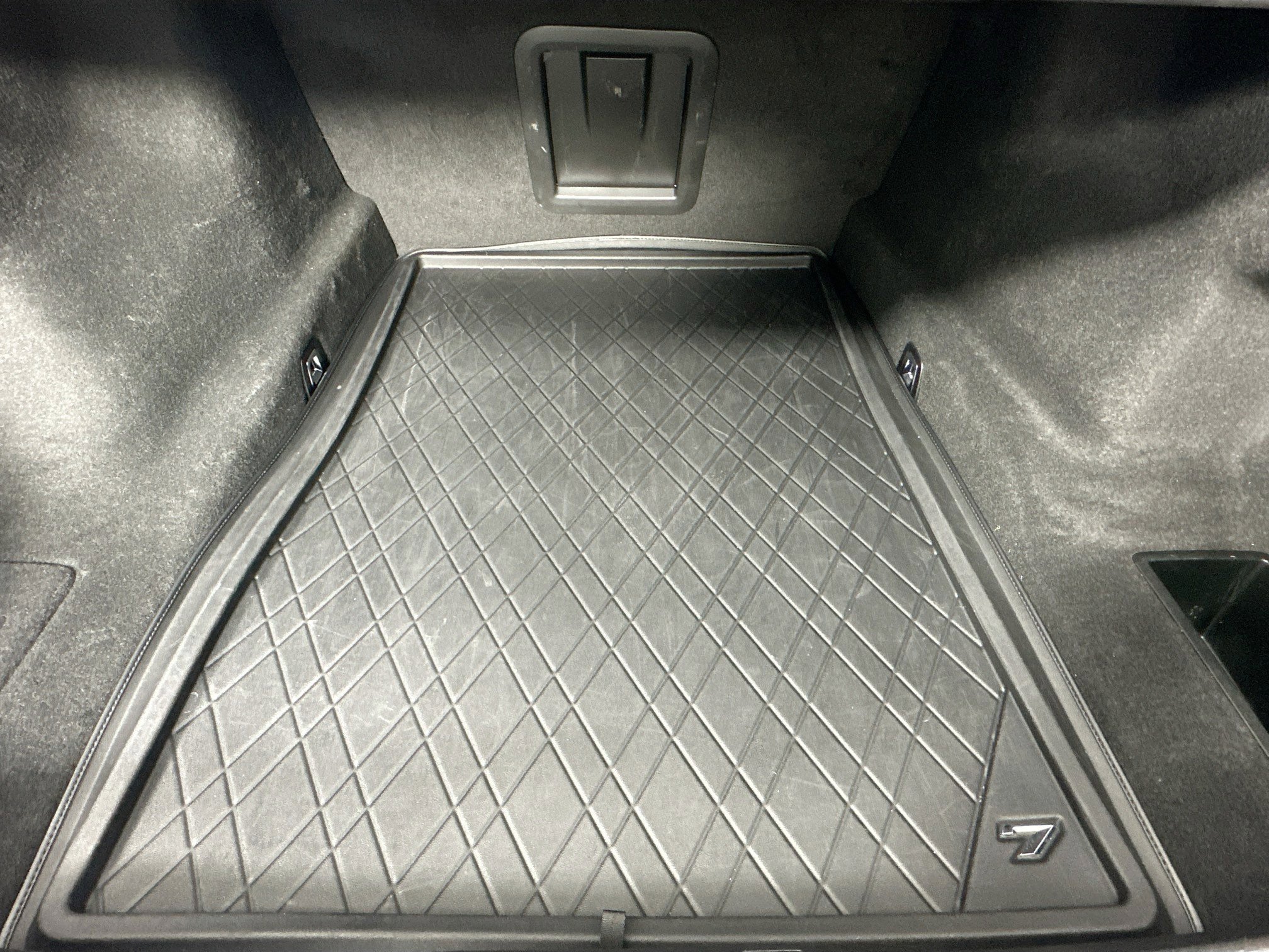 Used 2022 BMW 740i w/ Interior Design Package image 28