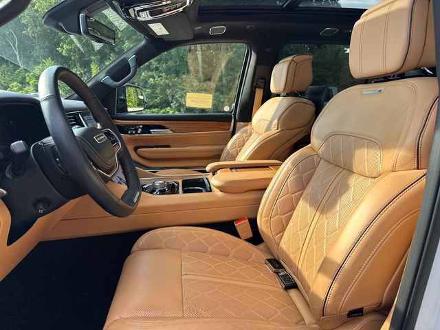 Used 2025 Jeep Grand Wagoneer L Series III w/ Rear Seat Video Group 1 AWD/4WD image 39