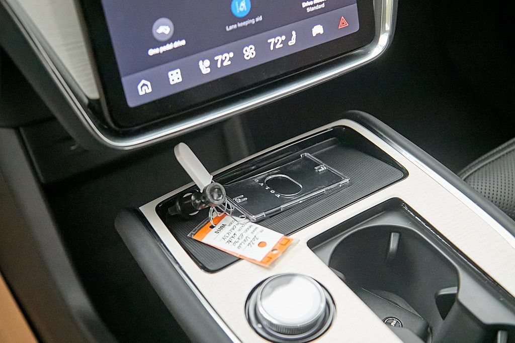 New 2026 Volvo EX90 Ultra AWD/4WD image 17