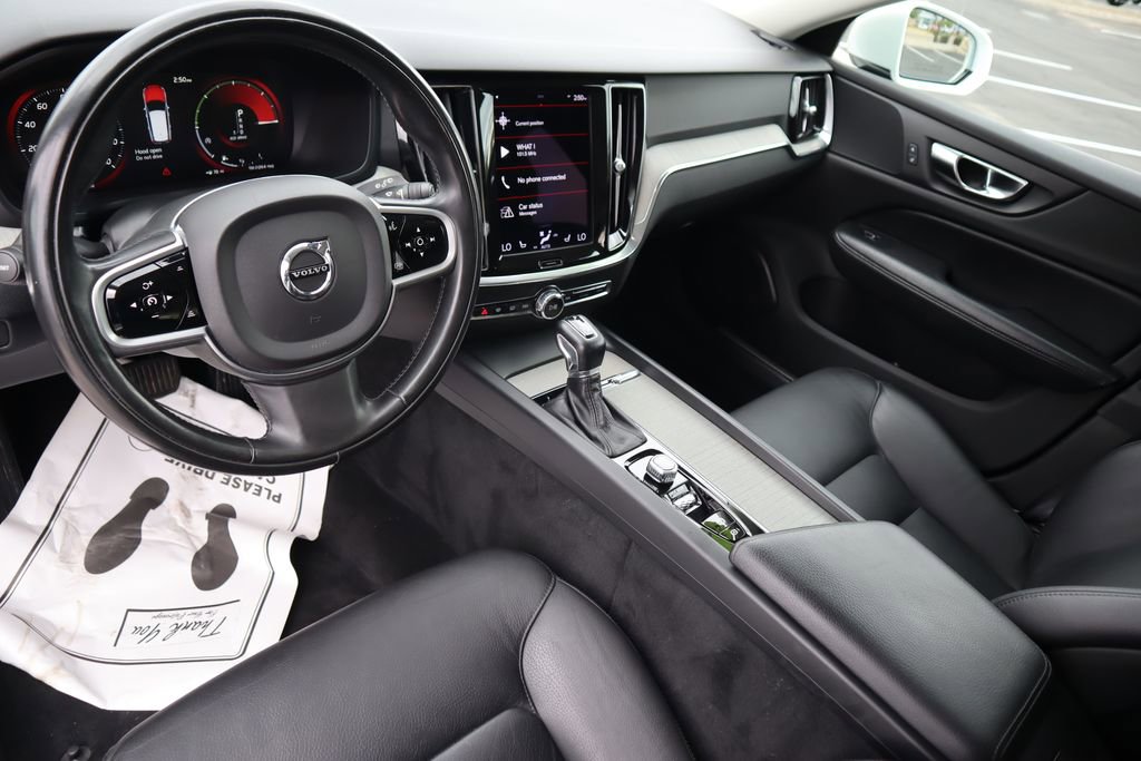 Used 2021 Volvo V60 T5 Cross Country image 9