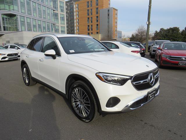 Used 2025 Mercedes-Benz GLC 300 4MATIC image 5