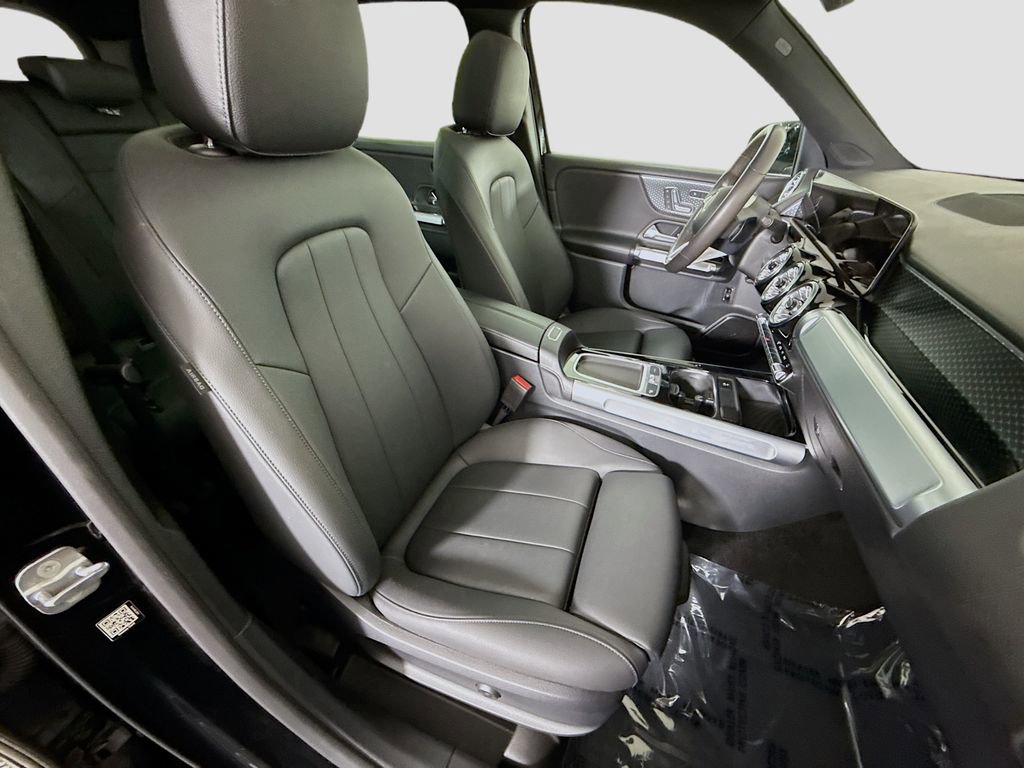 Used 2024 Mercedes-Benz GLB 250 w/ Exclusive Package image 28