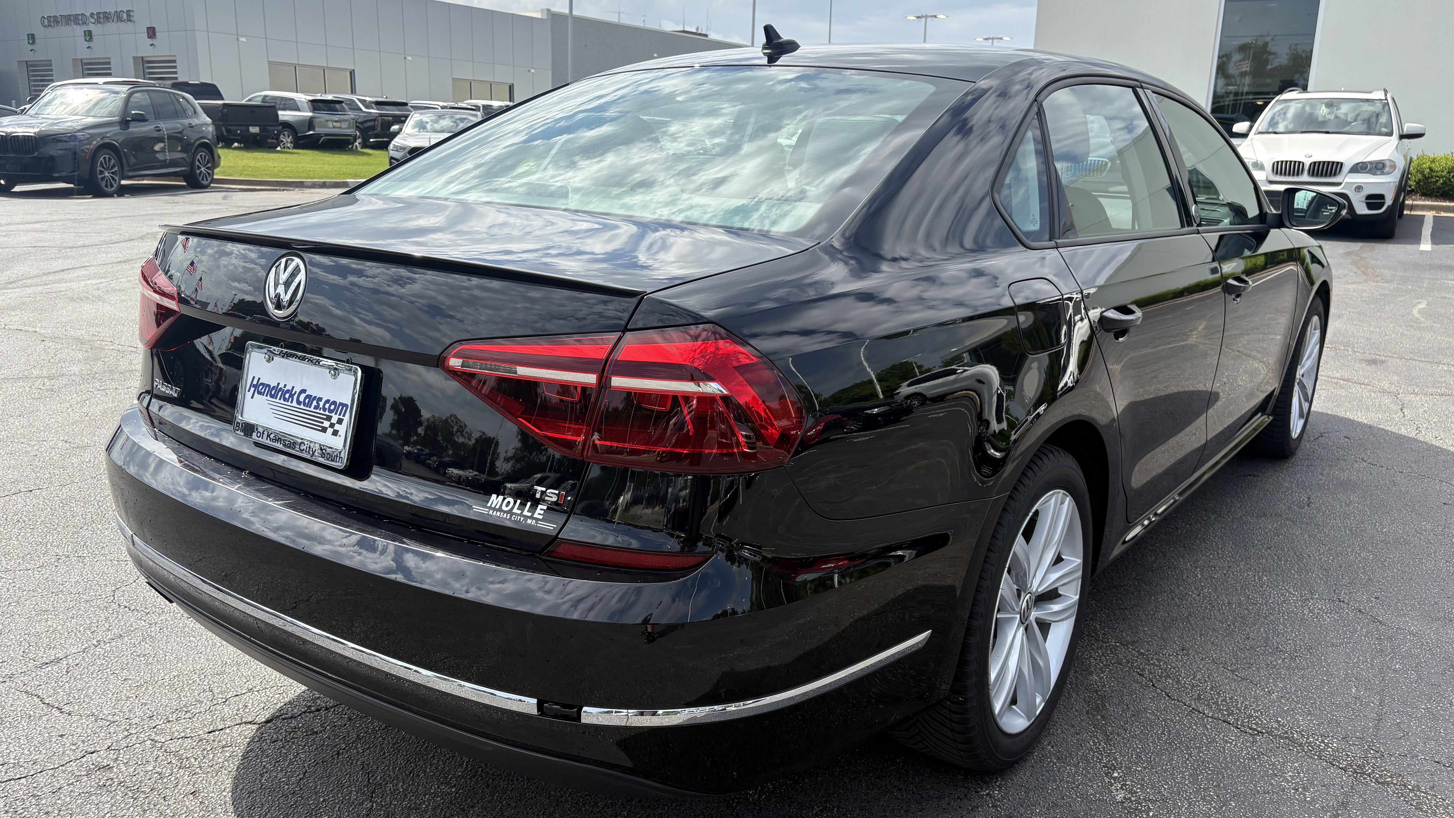 Used 2019 Volkswagen Passat 2.0T Wolfsburg w/ Wheels & Sunroof Package FWD image 10