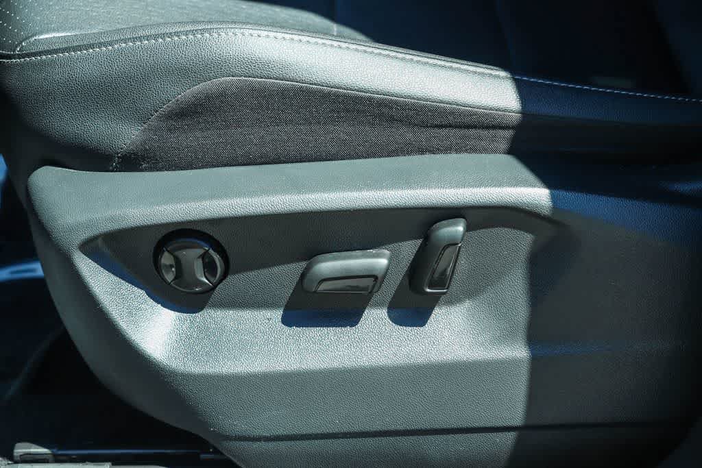 Used 2019 Volkswagen Tiguan SE FWD image 17