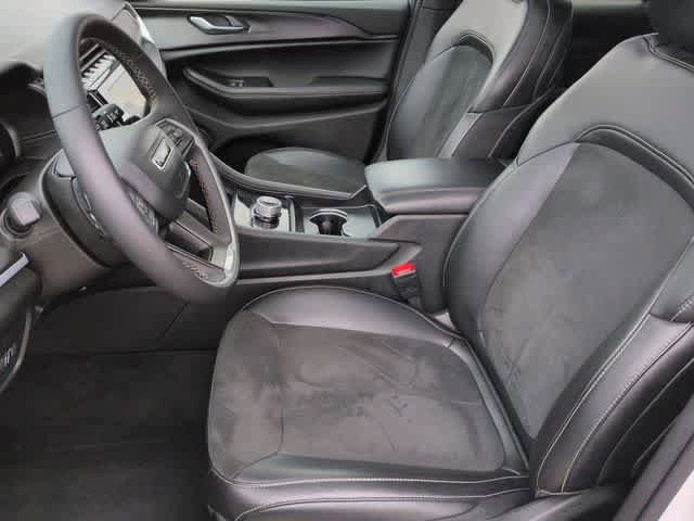 Used 2025 Jeep Grand Cherokee Altitude image 16