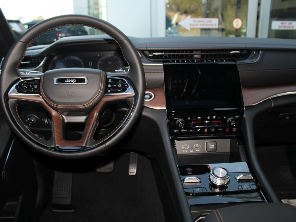 New 2025 Jeep Grand Cherokee Summit image 26