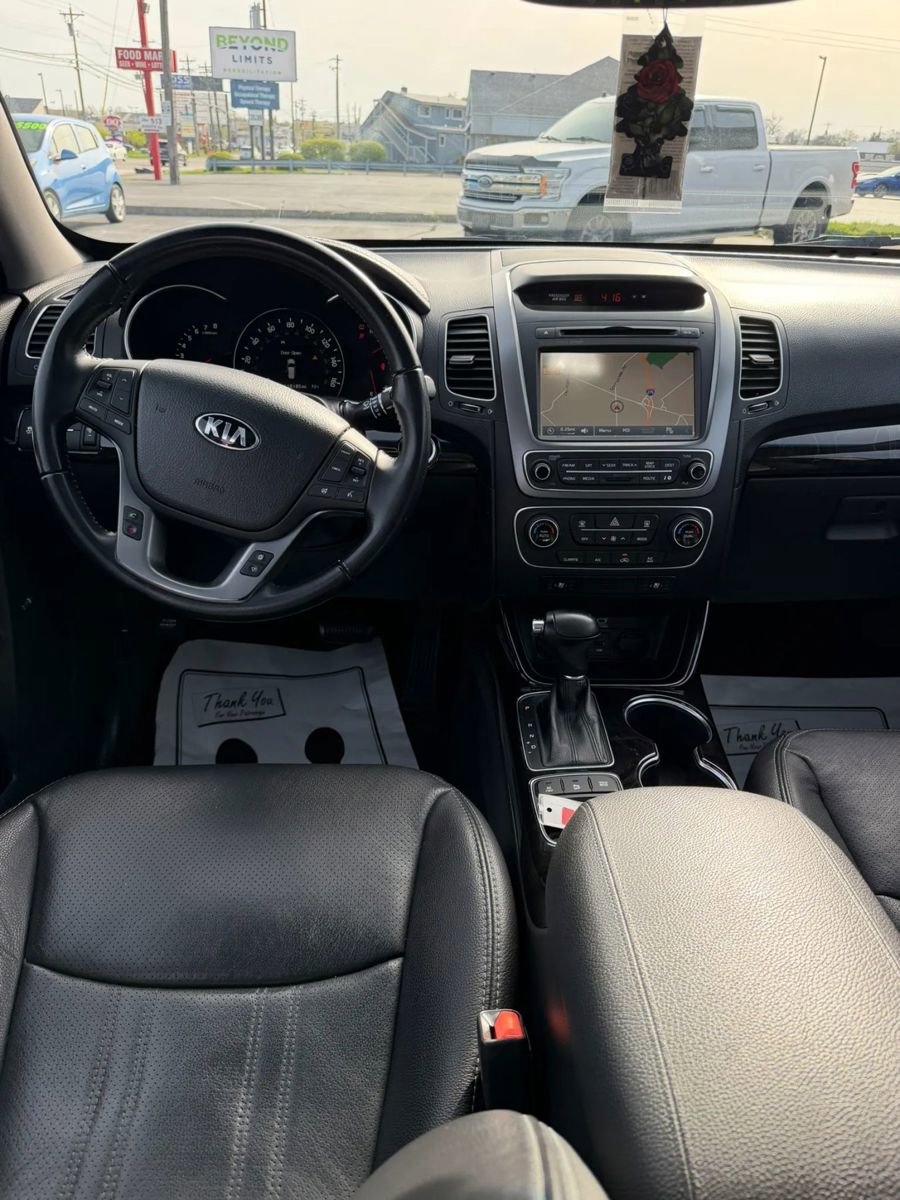 Used 2015 Kia Sorento SX image 17