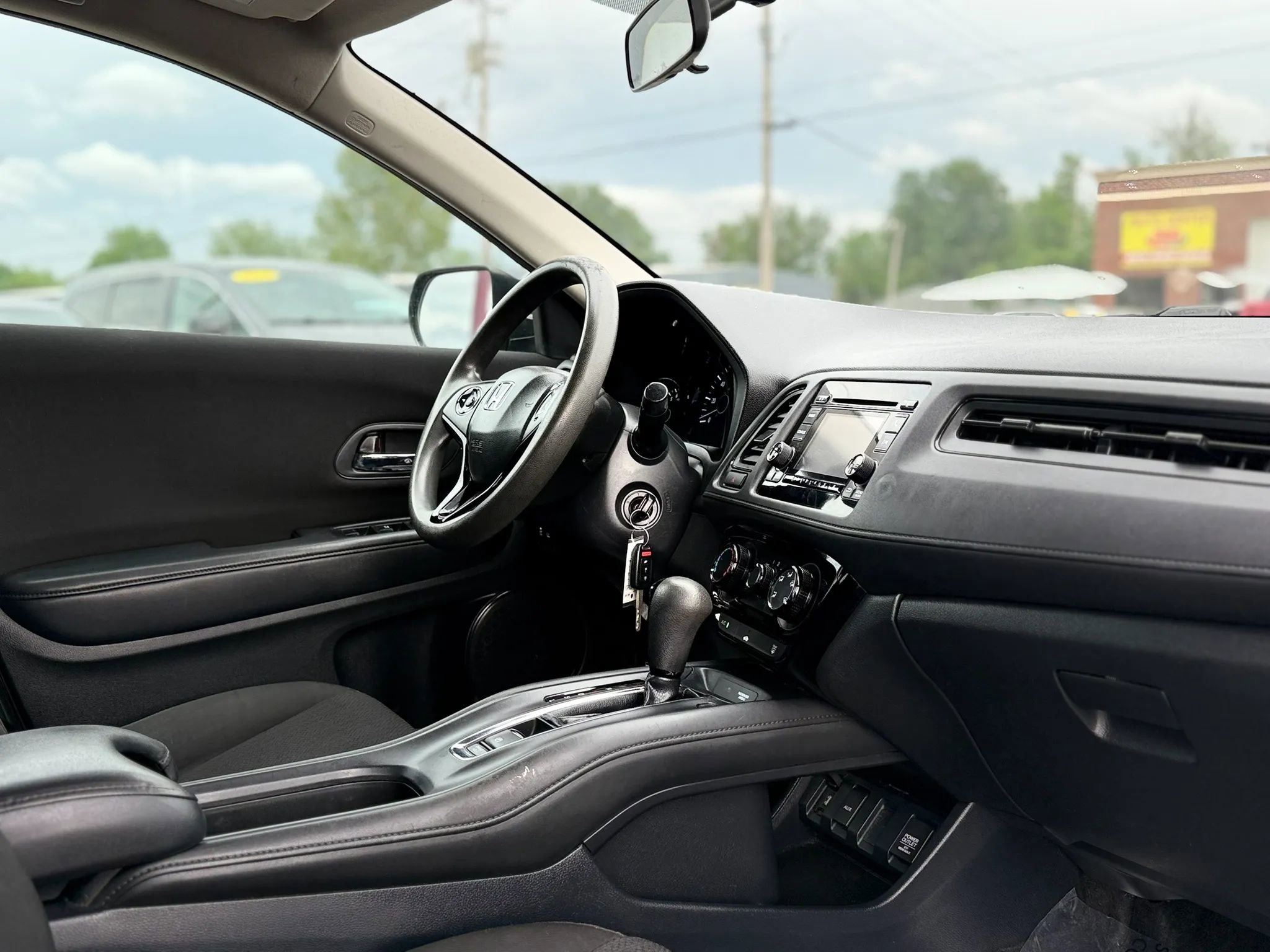 Used 2016 Honda HR-V LX image 31