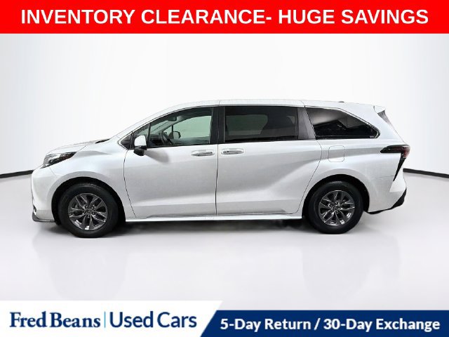 Used 2025 Toyota Sienna XLE FWD image 5