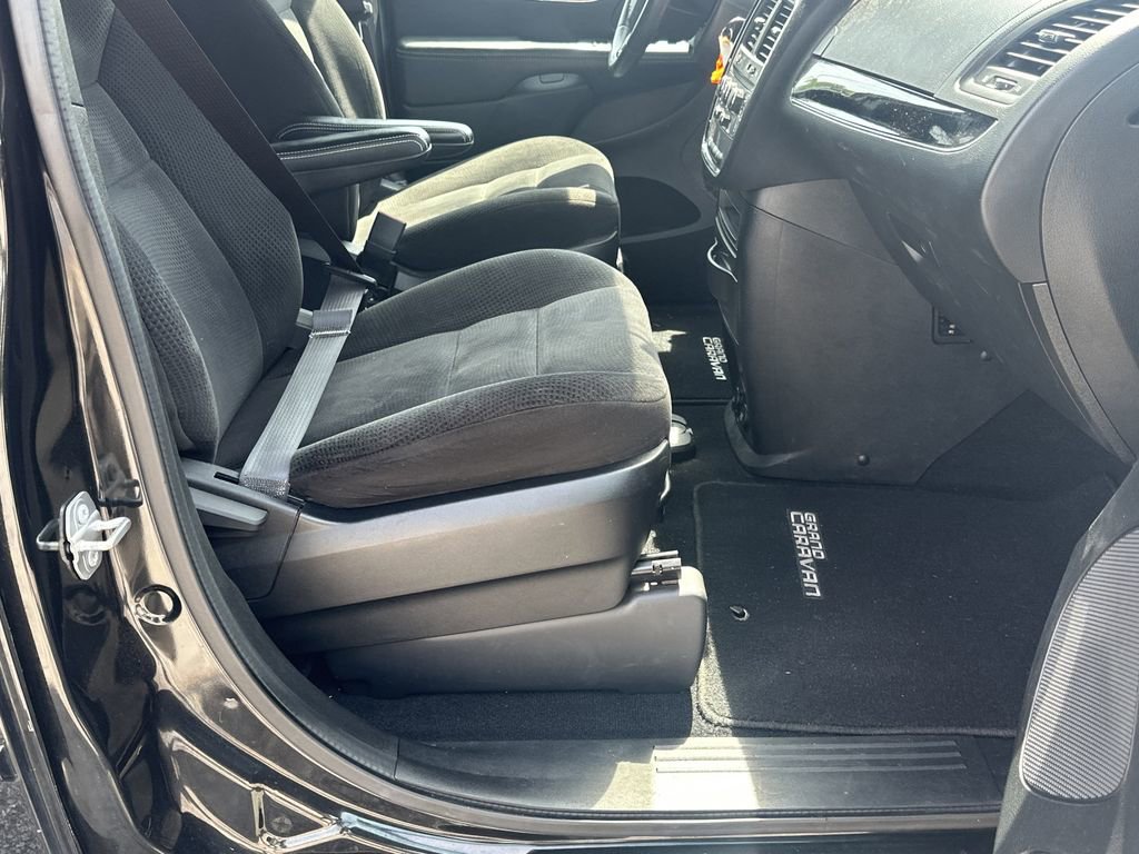 Used 2016 Dodge Grand Caravan SE FWD image 14