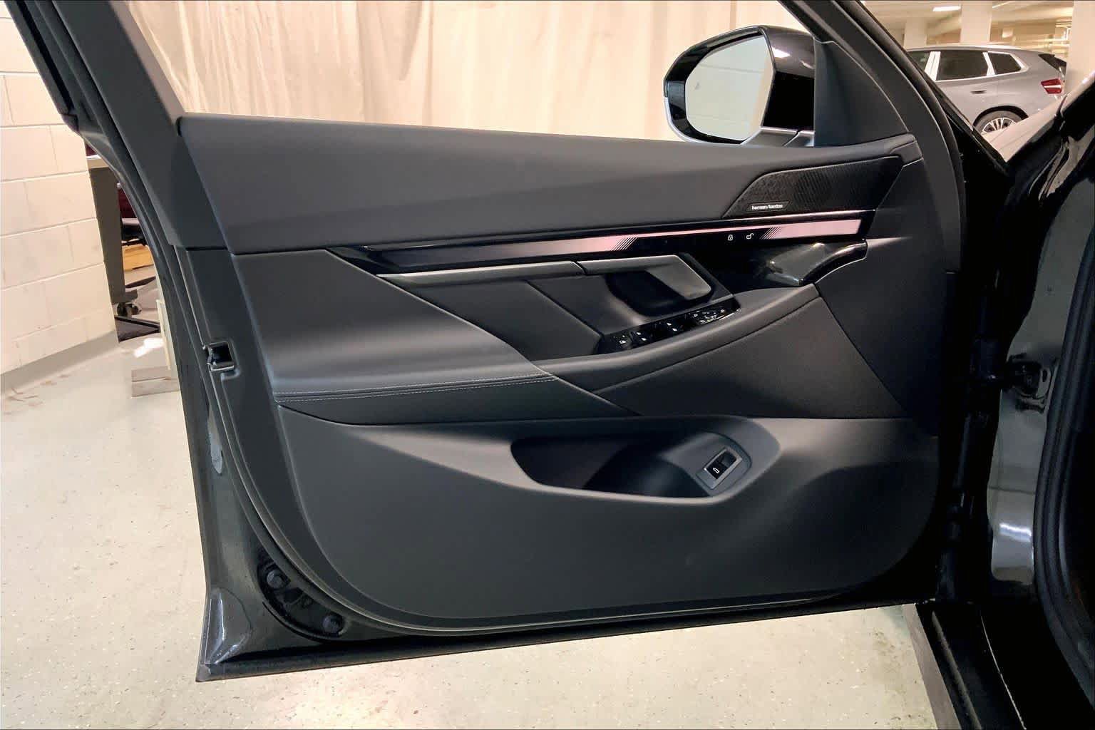 New 2026 BMW 530i xDrive w/ Premium Package AWD/4WD image 10