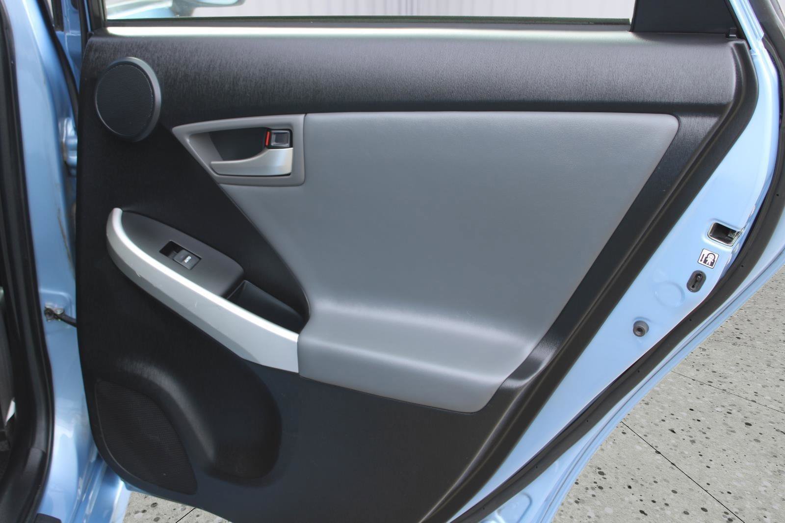 Used 2015 Toyota Prius Prime Advanced image 38