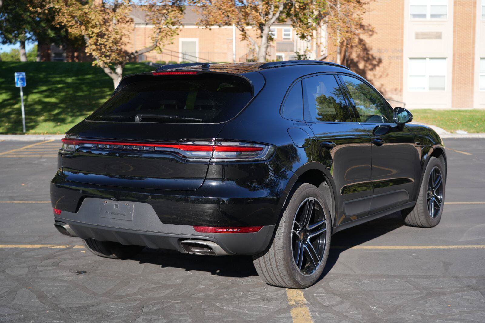 Used 2021 Porsche Macan AWD/4WD image 5