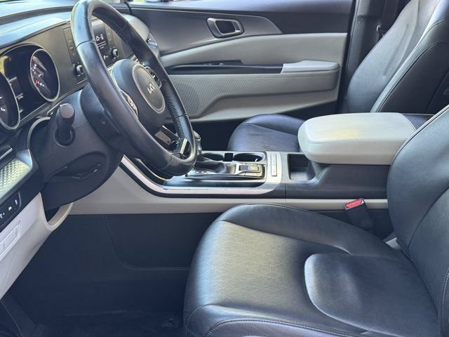 Used 2023 Kia Carnival LX FWD image 26