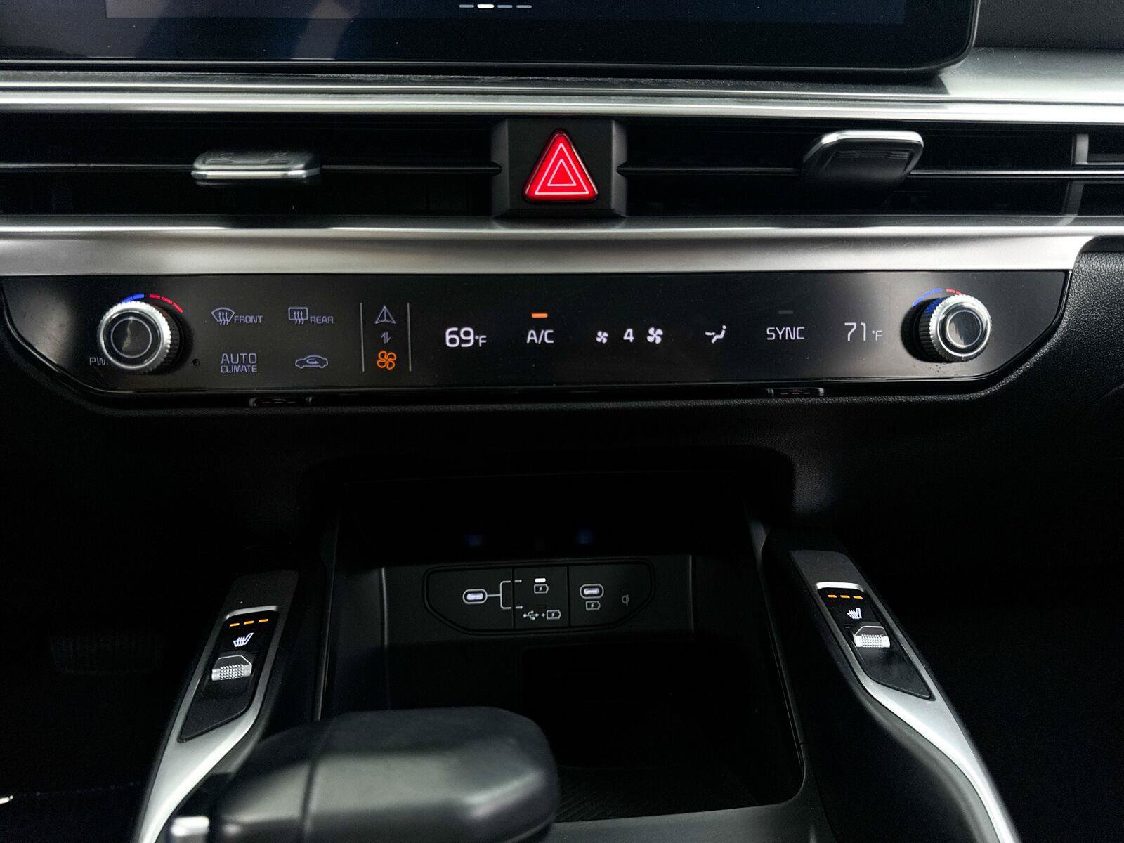 Used 2024 Kia Sorento S w/ Panoramic Sunroof Package FWD image 24