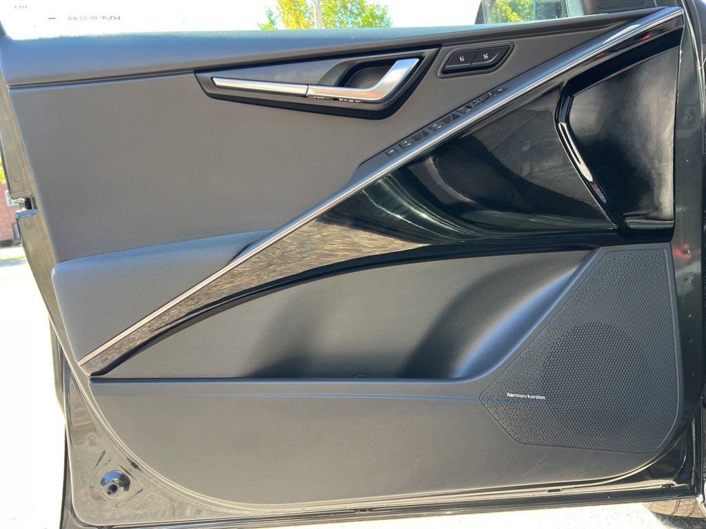 Certified 2023 Kia Niro SX Touring image 10