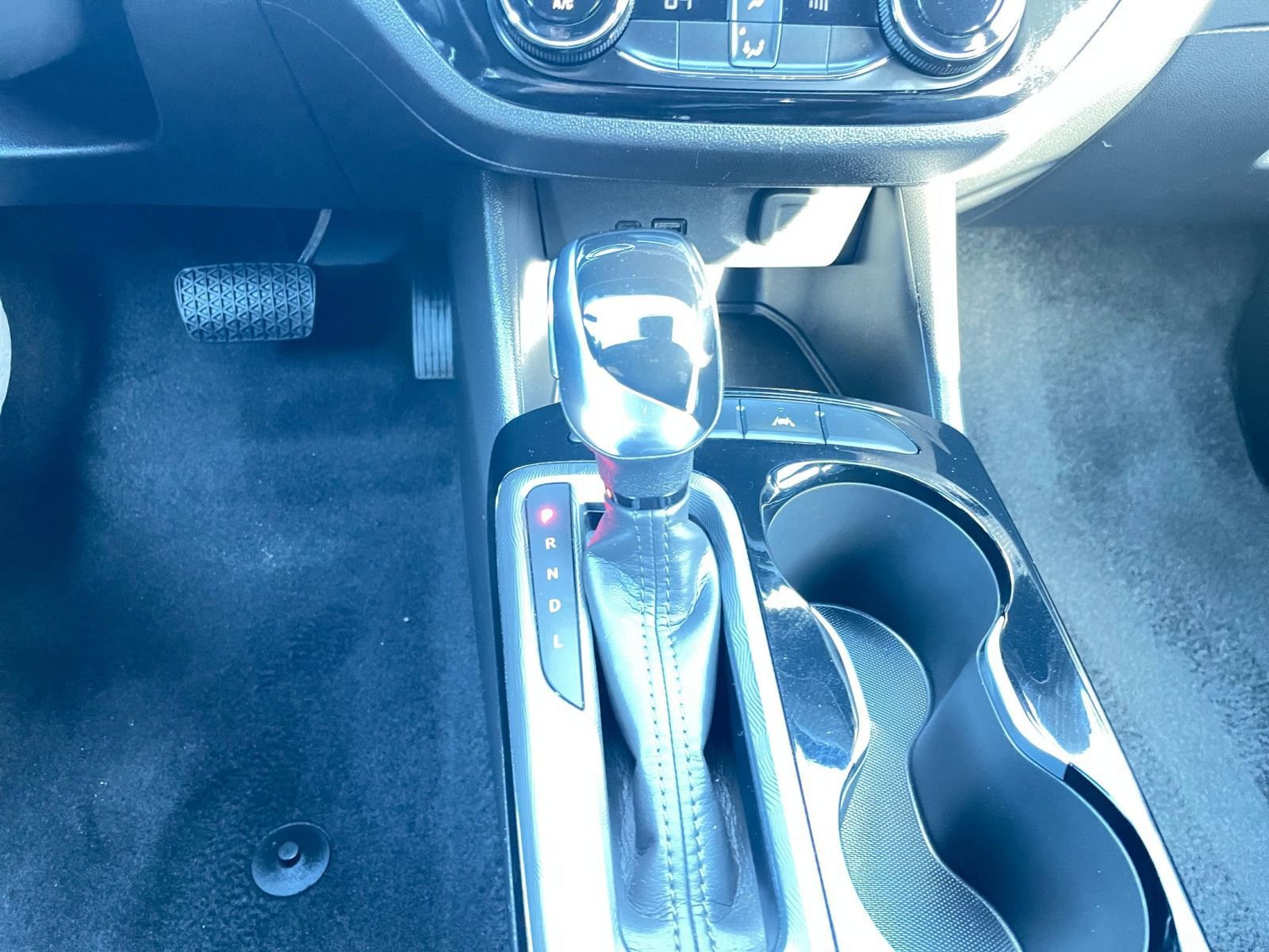 Used 2025 Buick Envista Sport Touring image 41