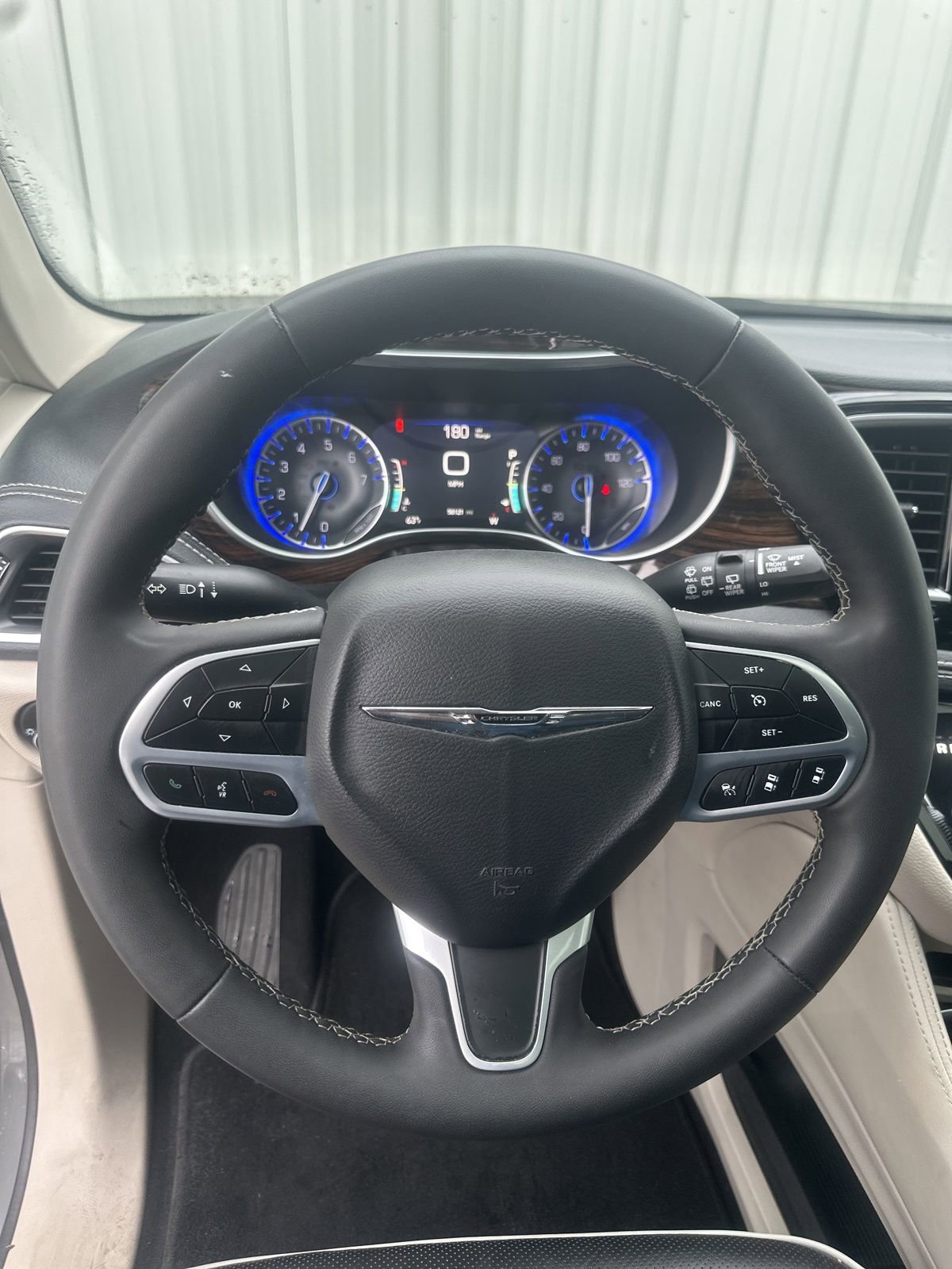 Used 2023 Chrysler Pacifica Limited FWD image 18