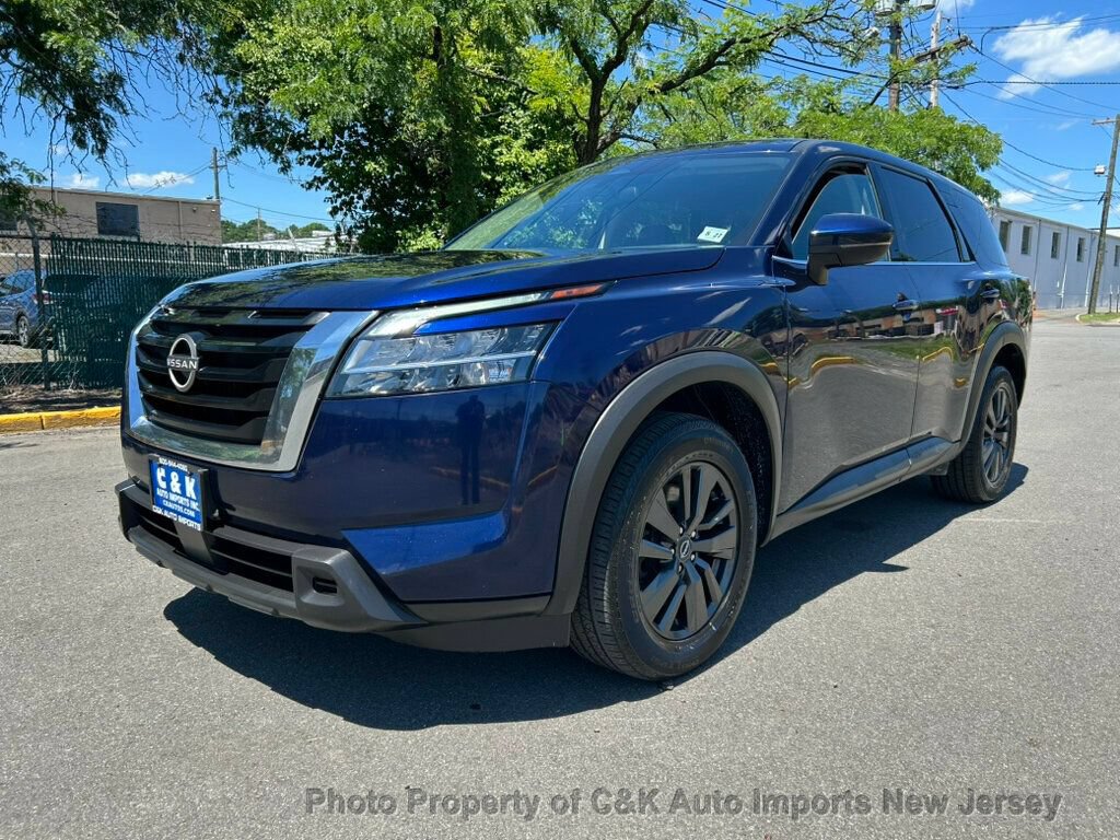 Used 2022 Nissan Pathfinder S AWD/4WD image 1