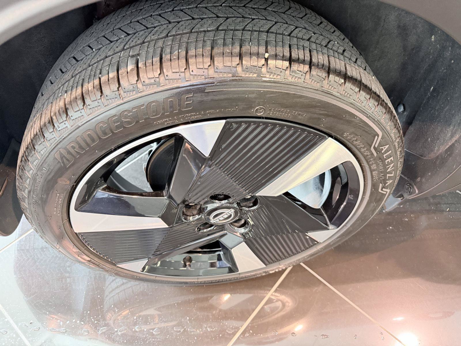 Used 2025 Nissan Kicks SR AWD/4WD image 47