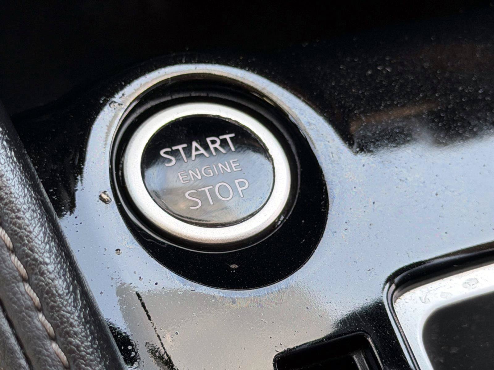 Used 2019 Nissan Kicks SV FWD image 29