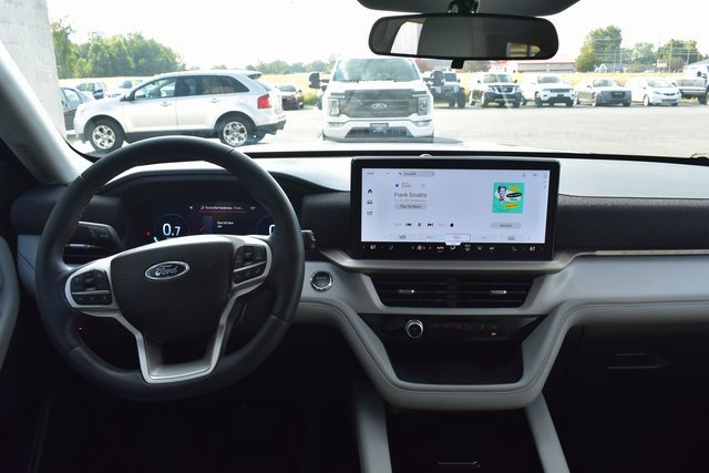 Used 2025 Ford Explorer Active w/ Active Comfort Package image 37