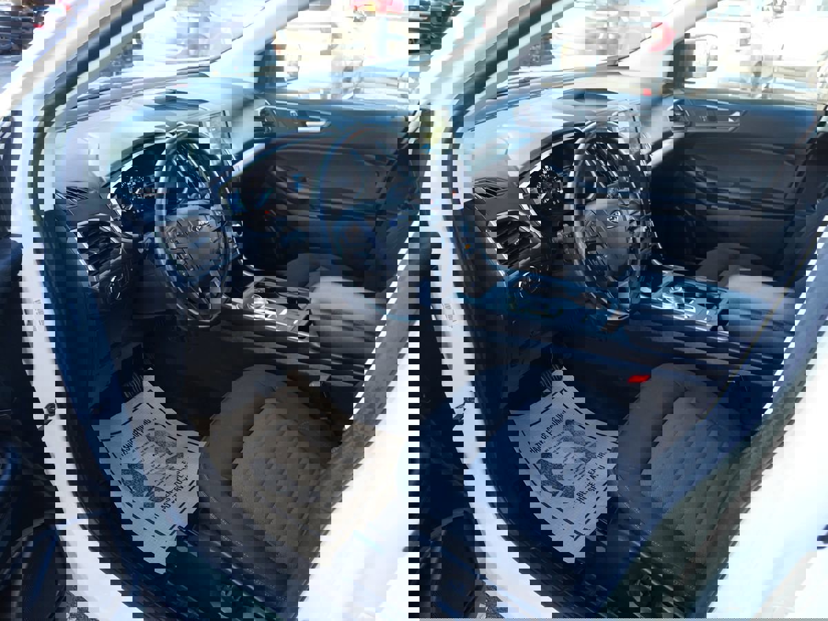 Used 2021 Ford Edge SE image 9