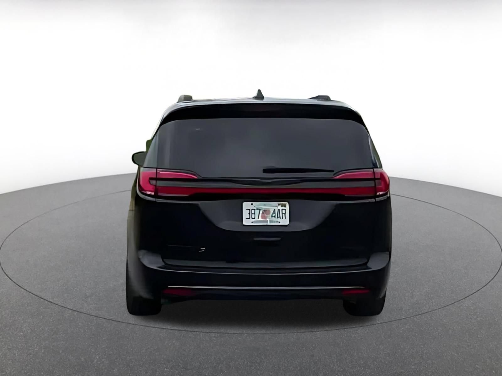 Used 2025 Chrysler Pacifica Limited FWD image 13