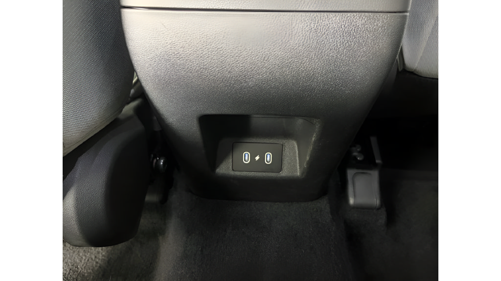 Used 2025 Hyundai Santa Cruz SE AWD/4WD image 24