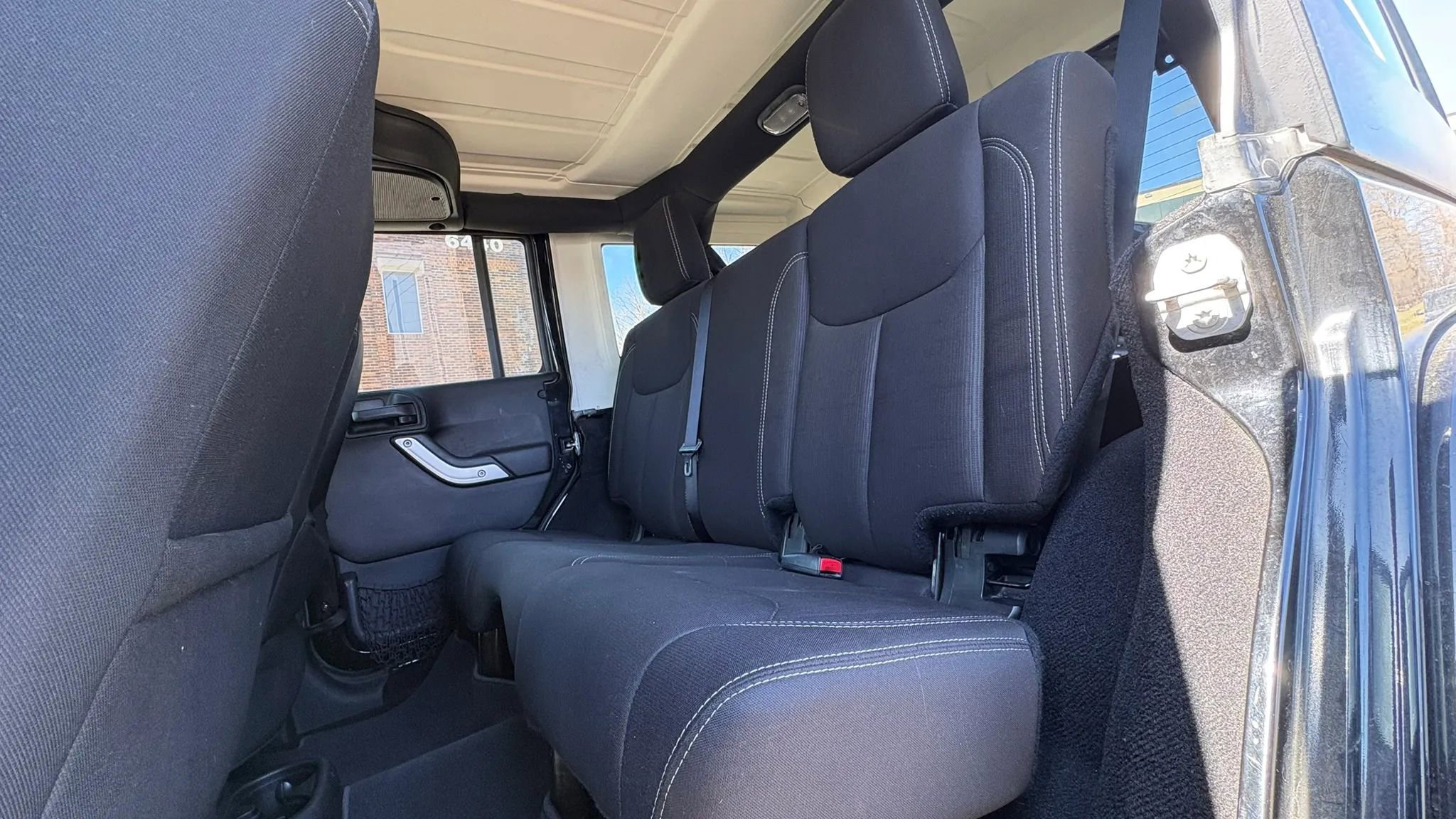 Used 2016 Jeep Wrangler Unlimited Sahara w/ Connectivity Group image 18