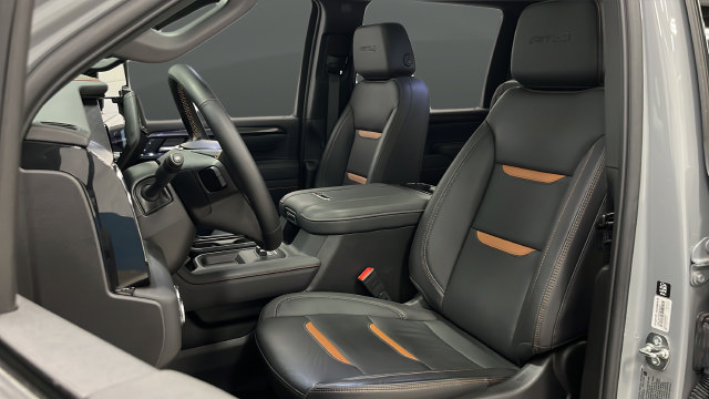 Used 2025 GMC Sierra 3500 AT4 w/ AT4 Premium Plus Package AWD/4WD image 9