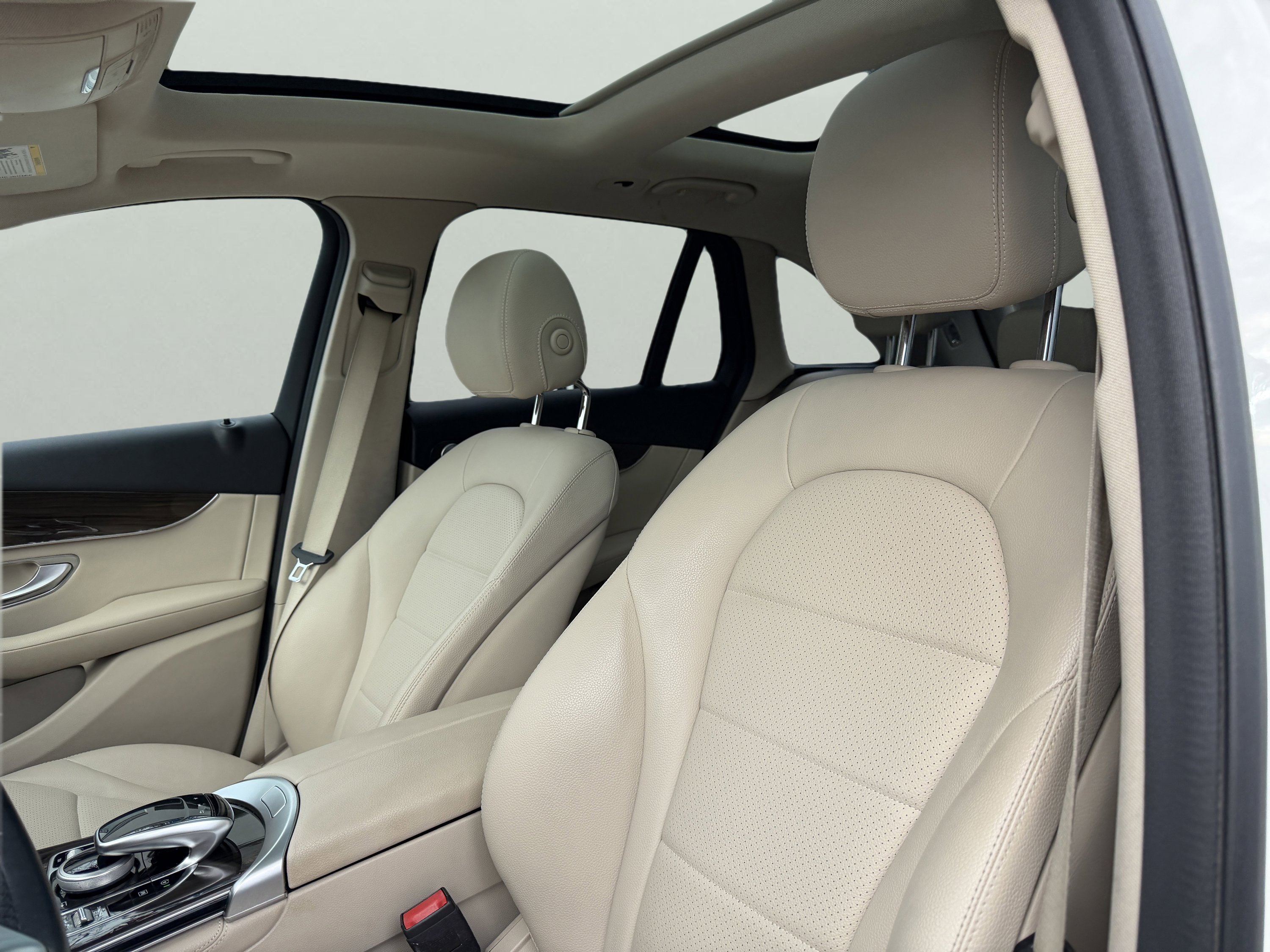 Used 2019 Mercedes-Benz GLC 300 4MATIC w/ Multimedia Package image 24