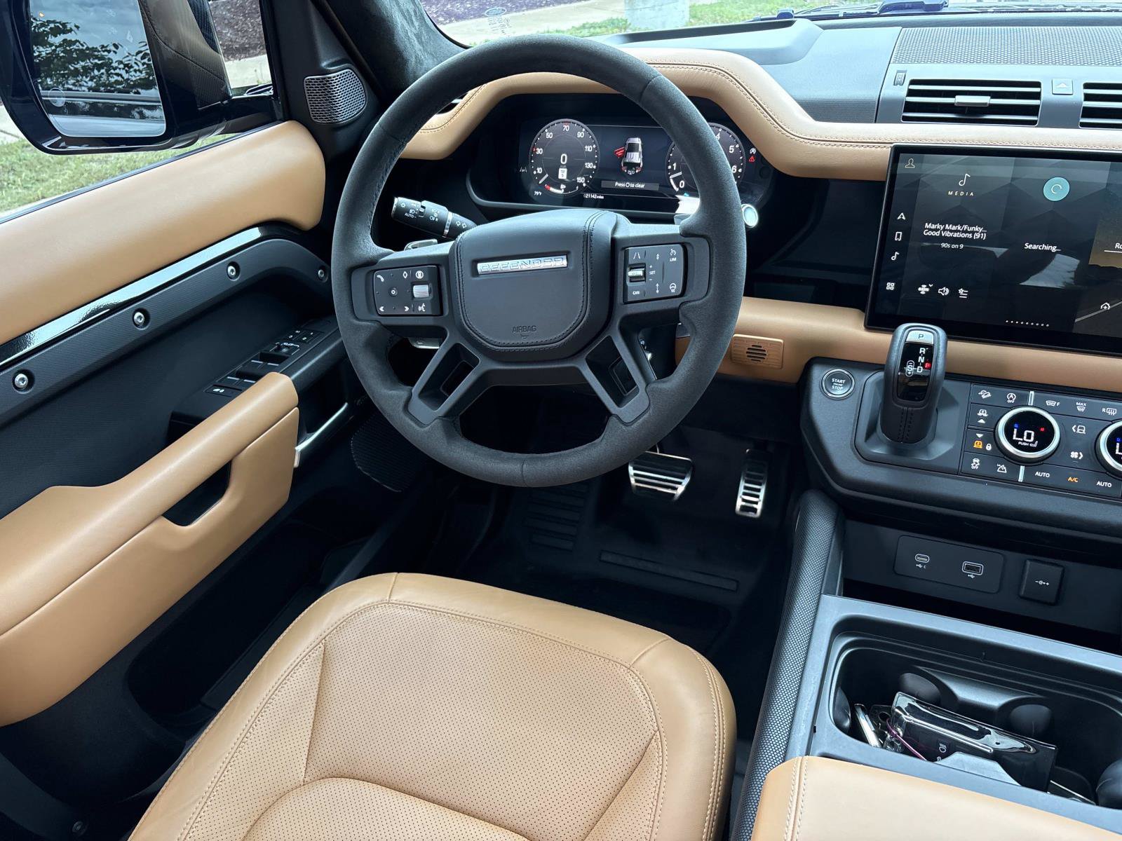 Used 2024 Land Rover Defender 110 V8 AWD/4WD image 29