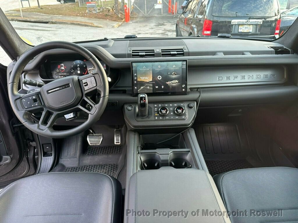 Used 2025 Land Rover Defender 110 OCTA image 22