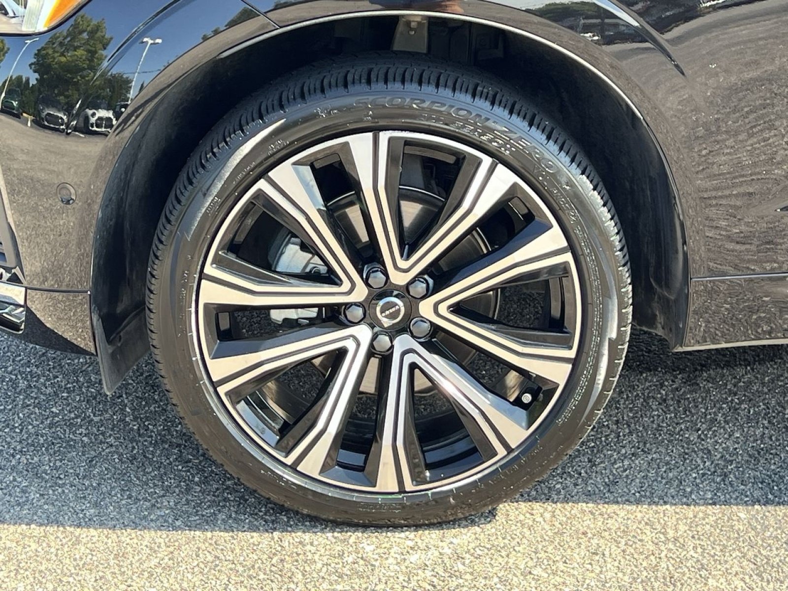 Used 2023 Volvo XC60 B5 Ultimate w/ Climate Package AWD/4WD image 9