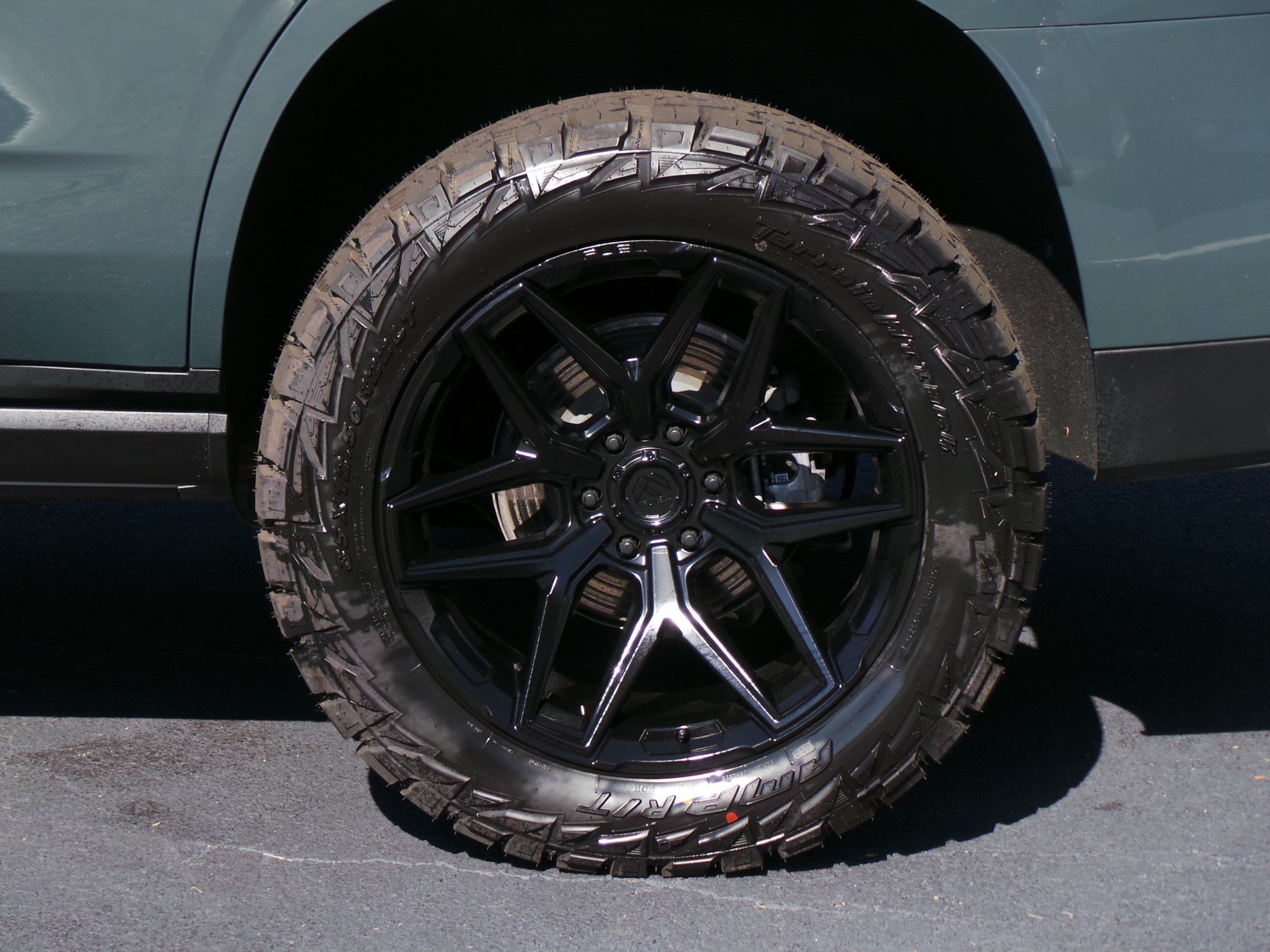 Used 2025 GMC Yukon AT4 Ultimate w/ LPO, Floor Liner Package AWD/4WD image 23