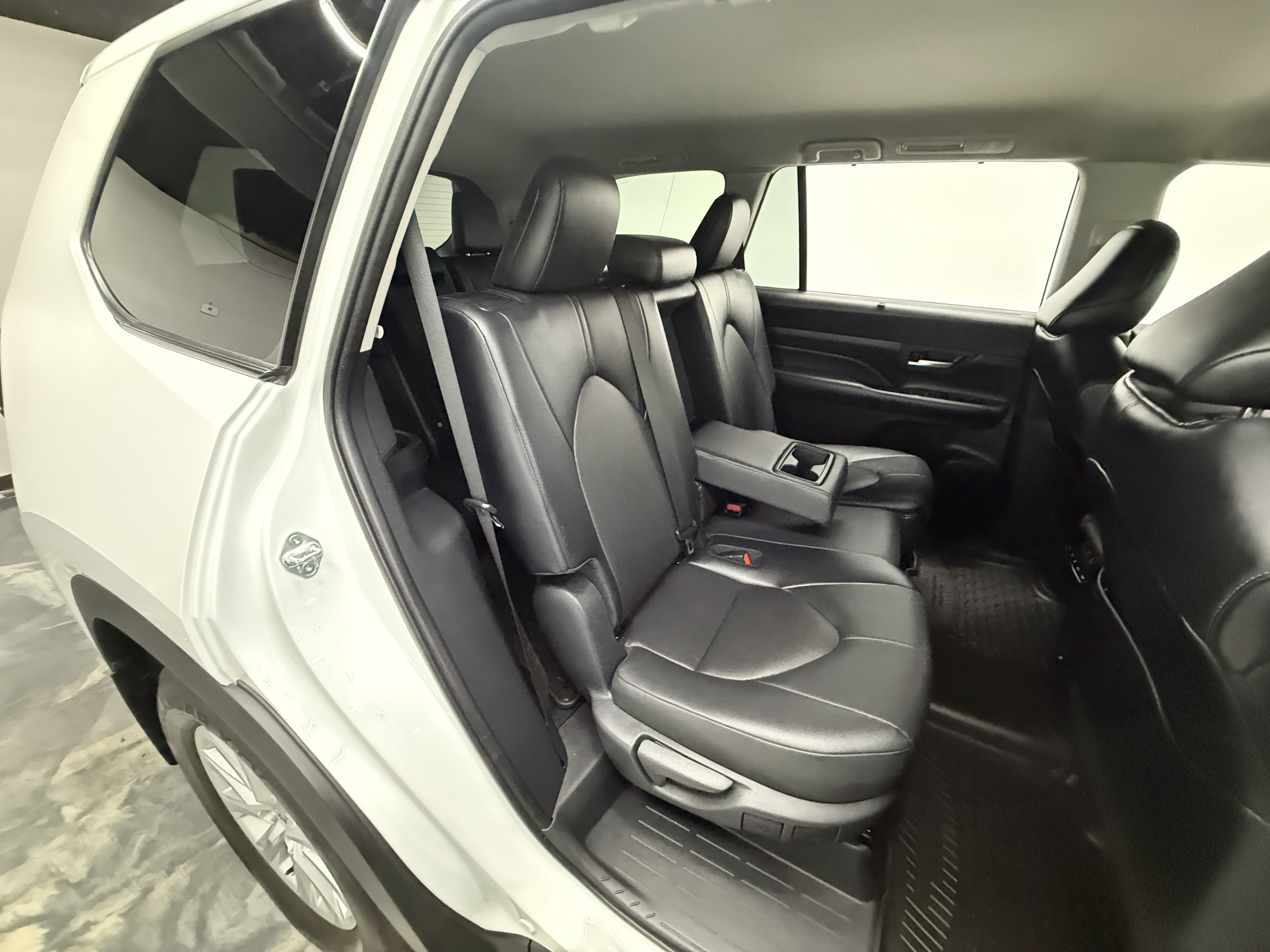 Used 2024 Toyota Grand Highlander AWD image 27