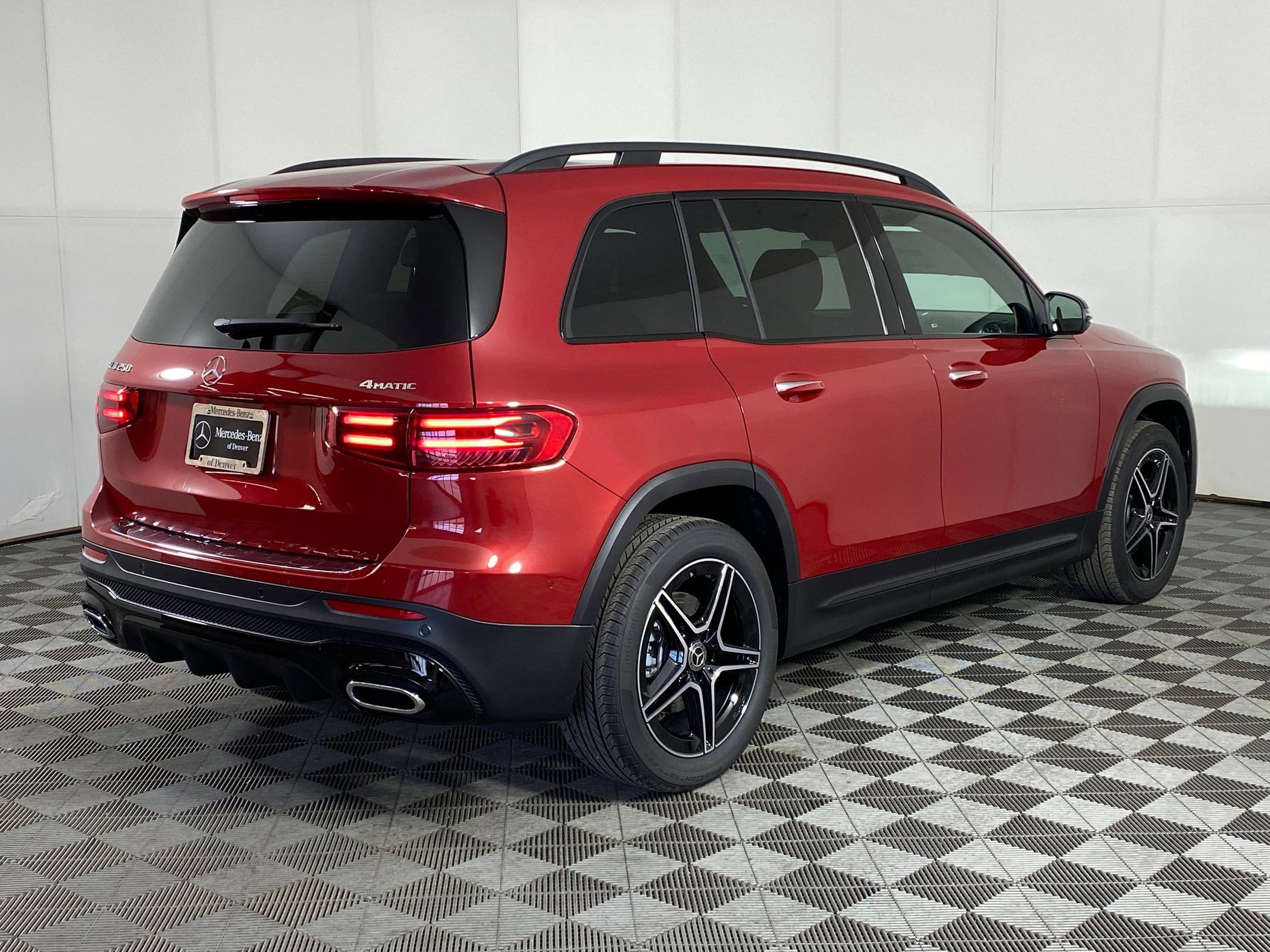 Used 2026 Mercedes-Benz GLB 250 4MATIC image 8