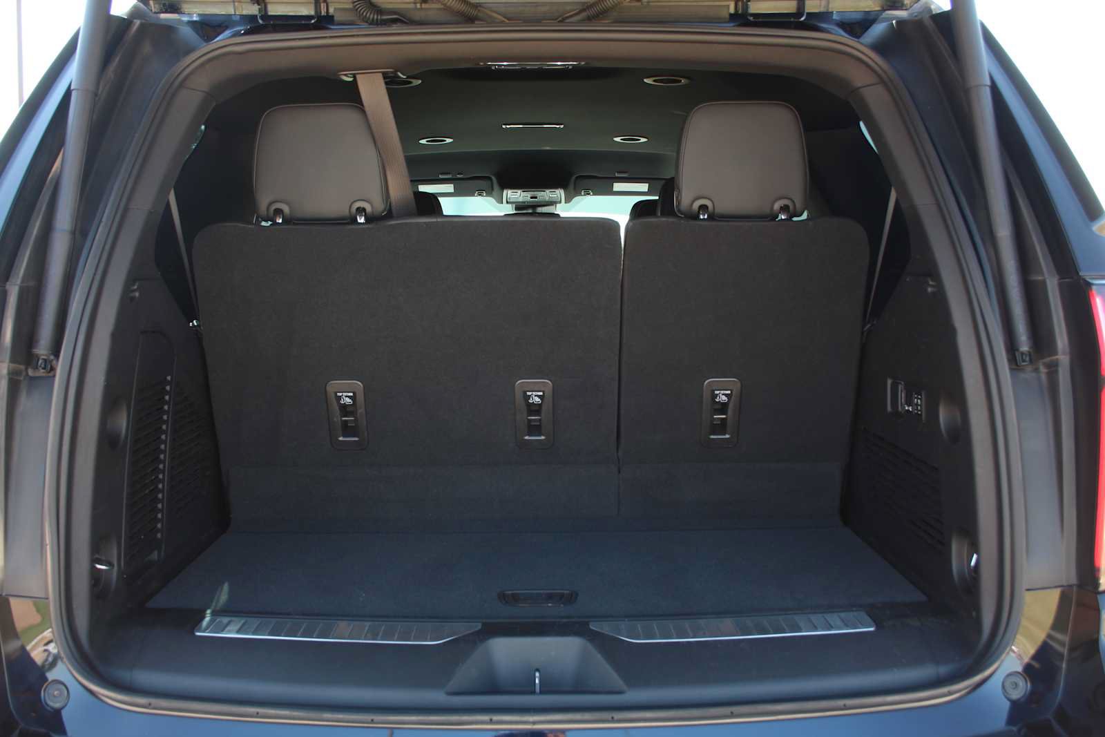 Used 2023 Chevrolet Tahoe Premier AWD/4WD image 10