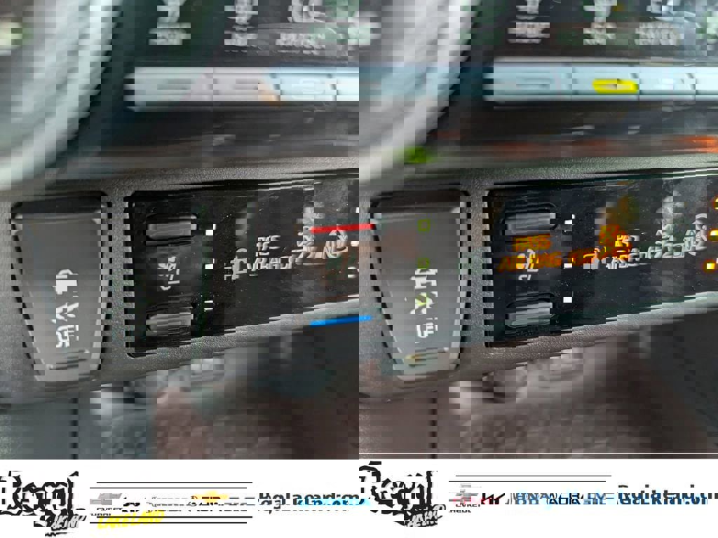 Used 2025 Toyota RAV4 Limited image 23