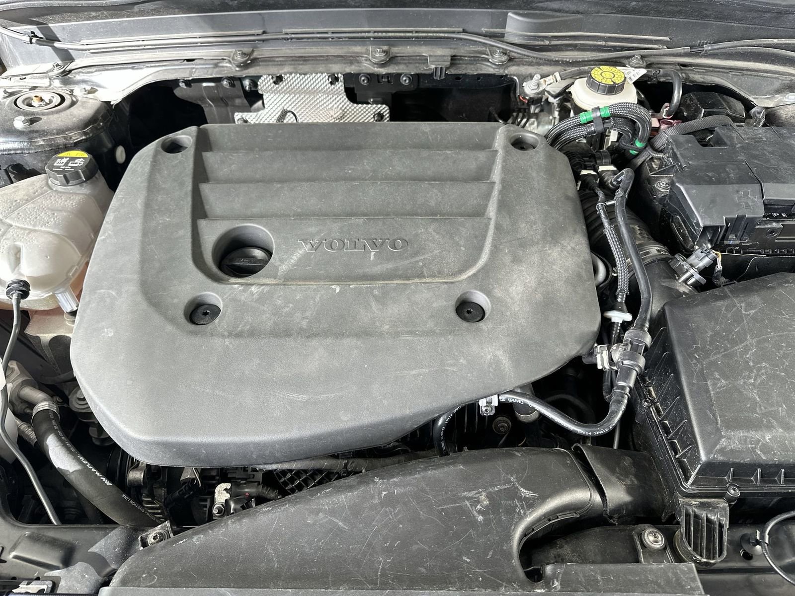 Used 2025 Volvo XC40 B5 Plus image 28