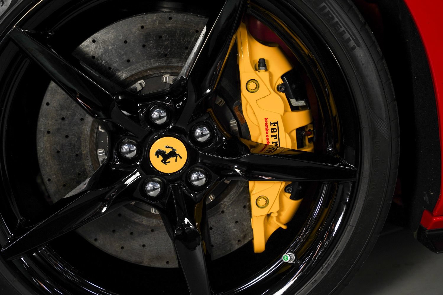 Used 2023 Ferrari F8 Tributo RWD image 18