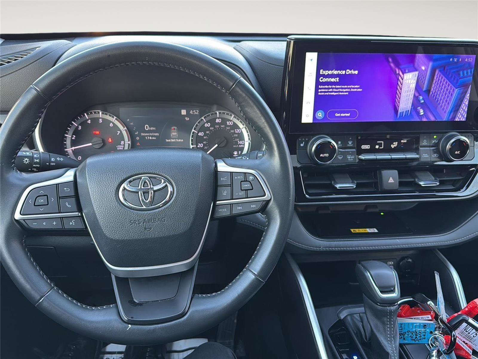 Used 2023 Toyota Highlander XLE image 12