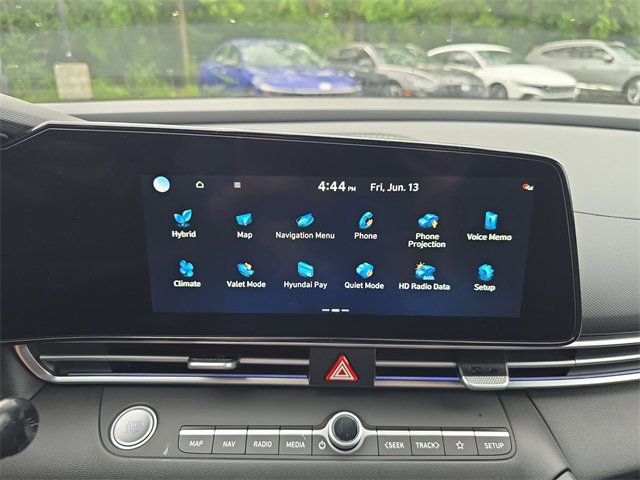 New 2025 Hyundai Elantra Limited image 16