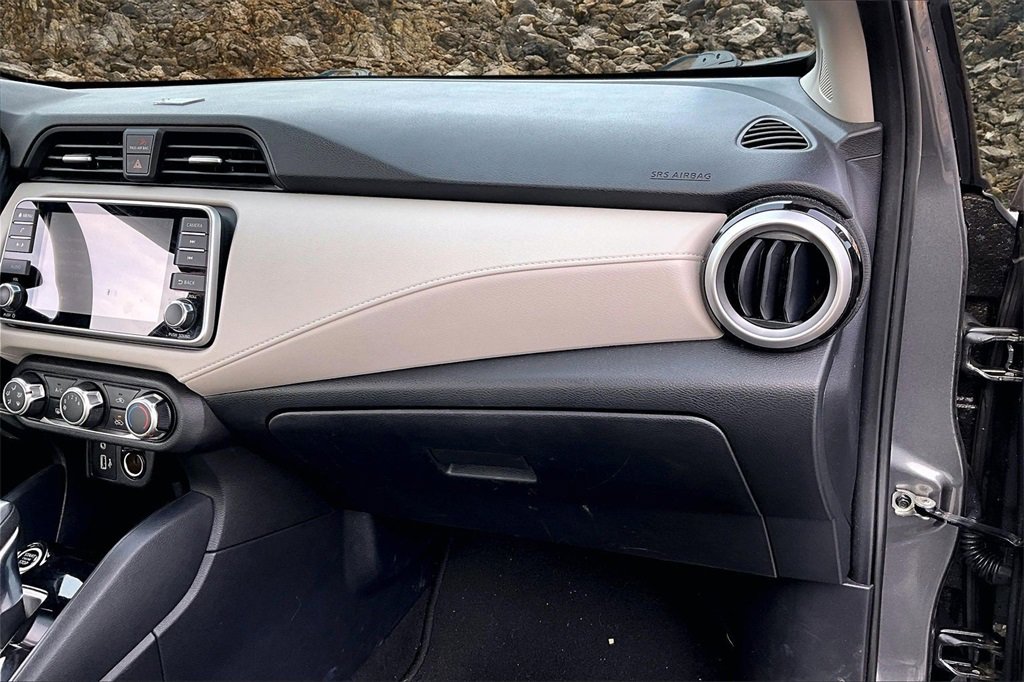 Used 2021 Nissan Versa SV image 15
