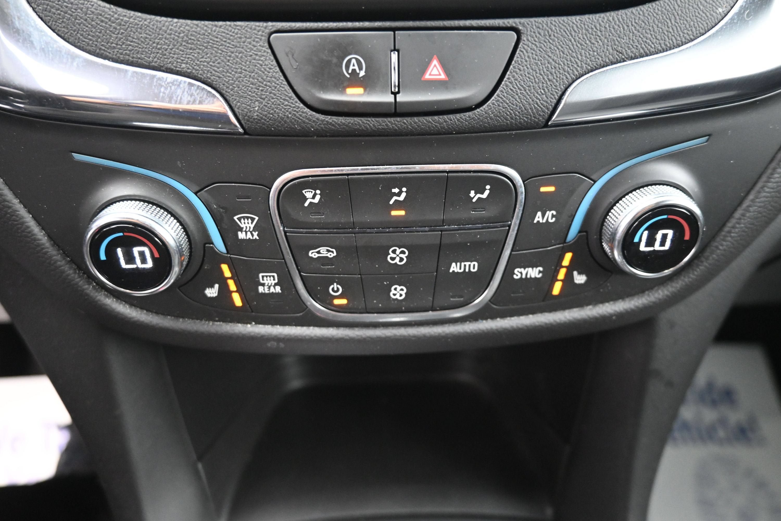 Used 2024 Chevrolet Equinox LT FWD image 16